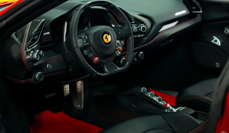 
								2017 Ferrari 488 GTB full									