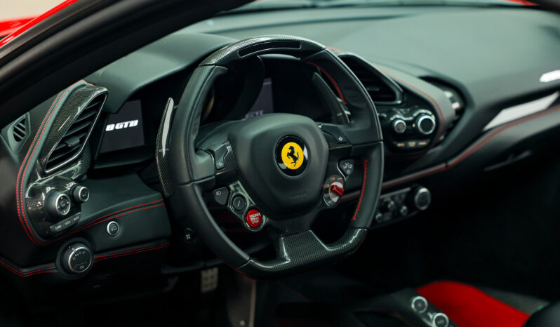 
								2017 Ferrari 488 GTB full									