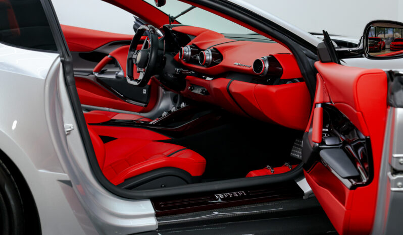 
								2019 Ferrari 812 Superfast N-largo full									