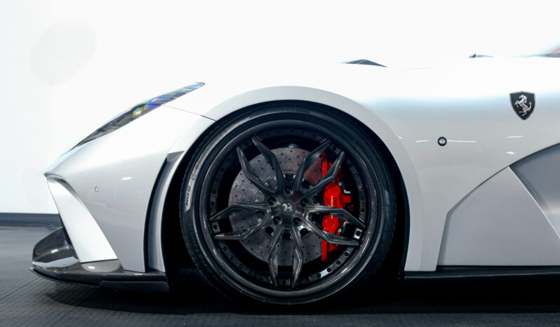 
								2019 Ferrari 812 Superfast N-largo full									