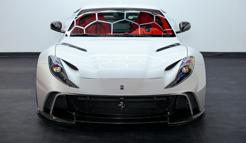 
								2019 Ferrari 812 Superfast N-largo full									