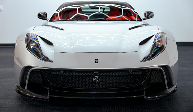 
								2019 Ferrari 812 Superfast N-largo full									