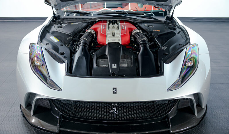 
								2019 Ferrari 812 Superfast N-largo full									