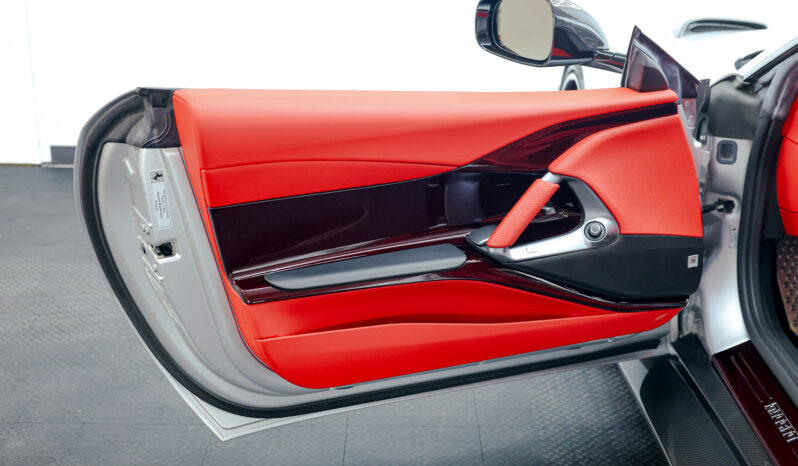 
								2019 Ferrari 812 Superfast N-largo full									