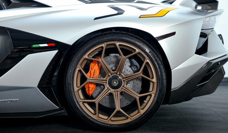 
								2021 Lamborghini SVJ full									