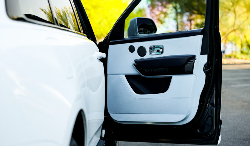 
								Rolls-Royce Cullinan 2021 full									