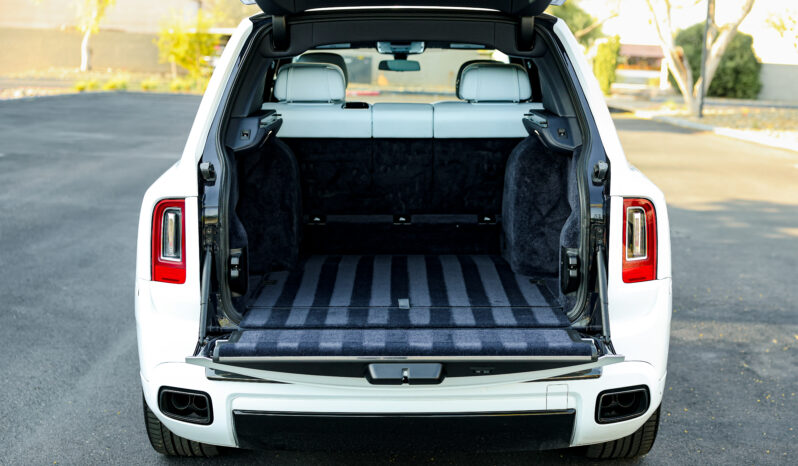 
								Rolls-Royce Cullinan 2021 full									