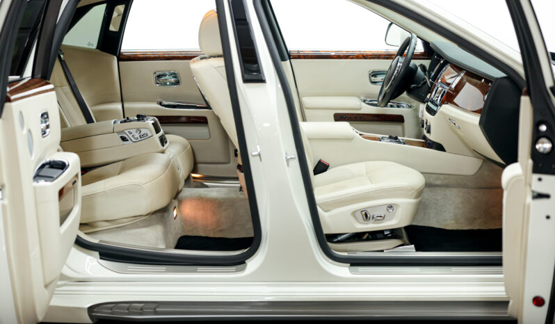 
								Rolls-Royce Ghost 2013 full									