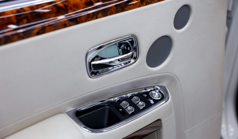 
								Rolls-Royce Ghost 2013 full									