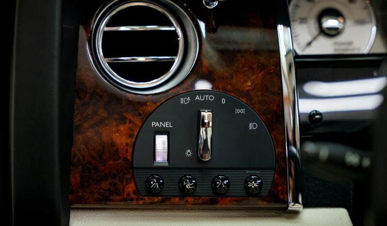 
								Rolls-Royce Ghost 2013 full									