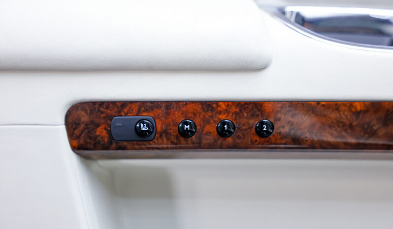 
								Rolls-Royce Ghost 2013 full									