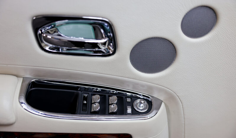 
								Rolls-Royce Ghost 2013 full									