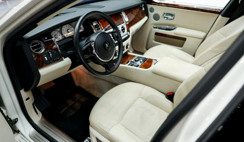 
								Rolls-Royce Ghost 2013 full									