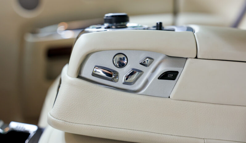 
								Rolls-Royce Ghost 2013 full									
