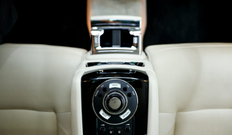 
								Rolls-Royce Ghost 2013 full									