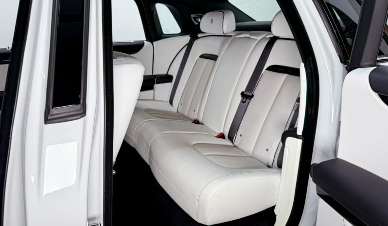 
								Rolls-Royce Ghost 2023 full									