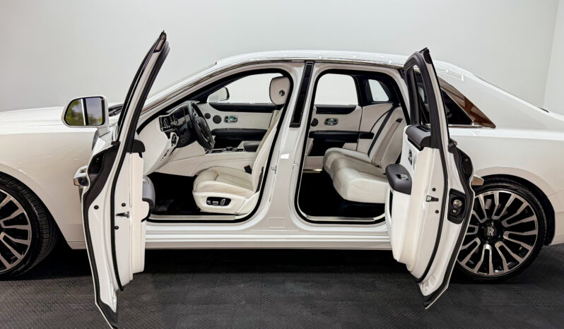 
								Rolls-Royce Ghost 2023 full									