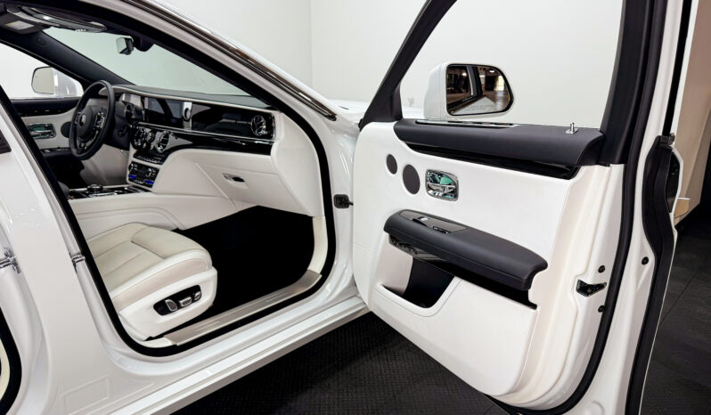
								Rolls-Royce Ghost 2023 full									