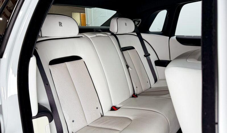 
								Rolls-Royce Ghost 2023 full									