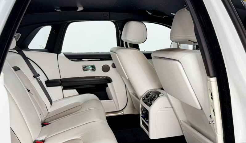 
								Rolls-Royce Ghost 2023 full									