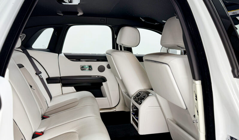 
								Rolls-Royce Ghost 2023 full									
