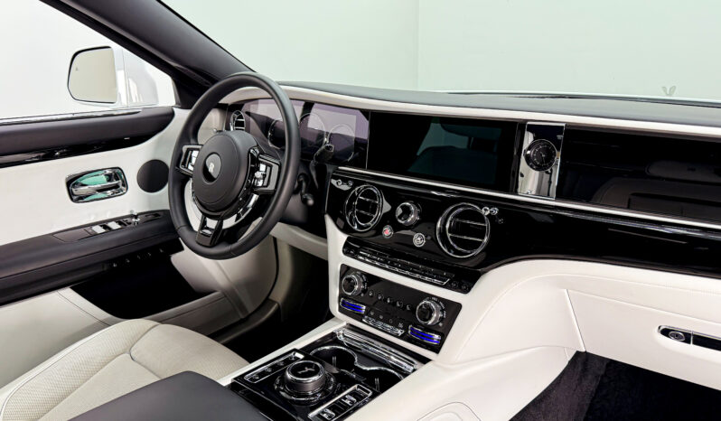 
								Rolls-Royce Ghost 2023 full									