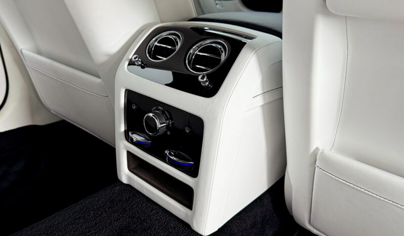 
								Rolls-Royce Ghost 2023 full									