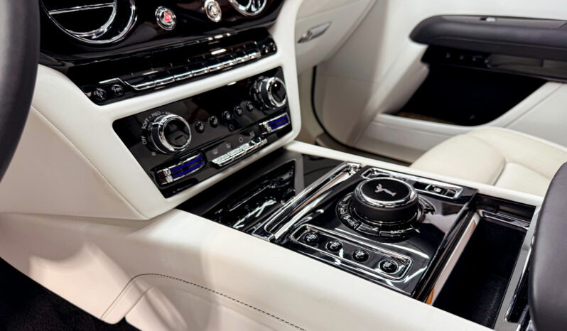 
								Rolls-Royce Ghost 2023 full									