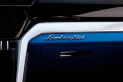 
										2021 Lamborghini Urus full									