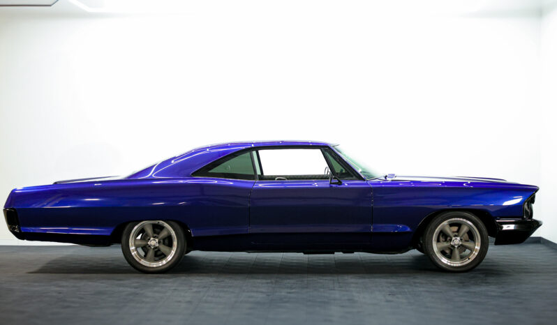 
								Pontiac Bonneville full									