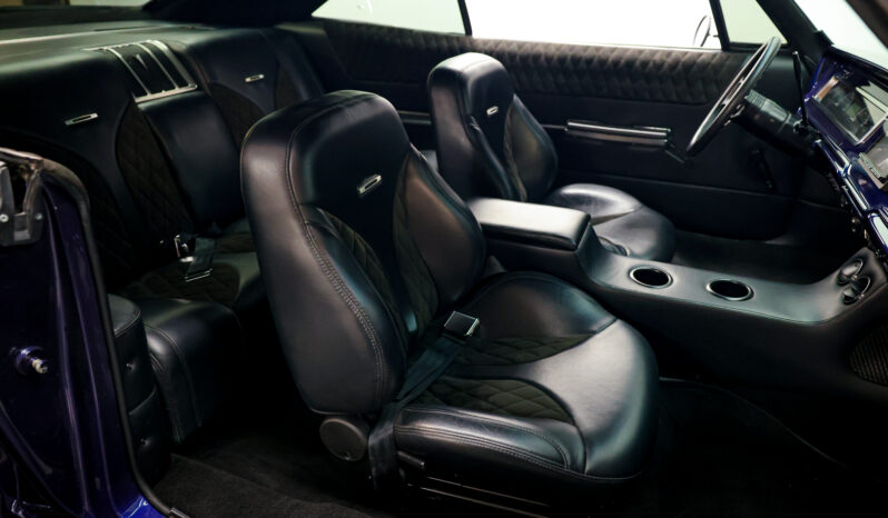 
								Pontiac Bonneville full									