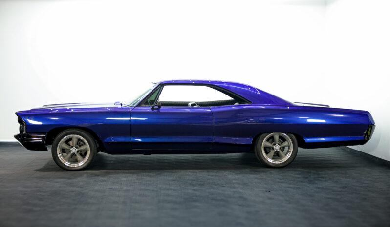 
								Pontiac Bonneville full									