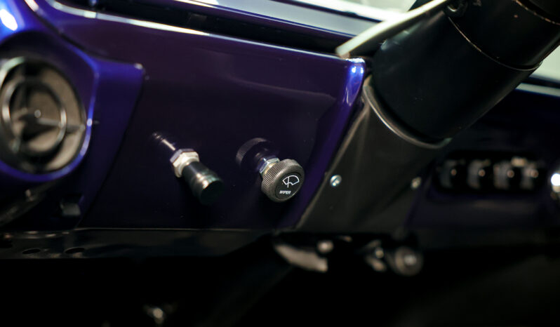 
								Pontiac Bonneville full									