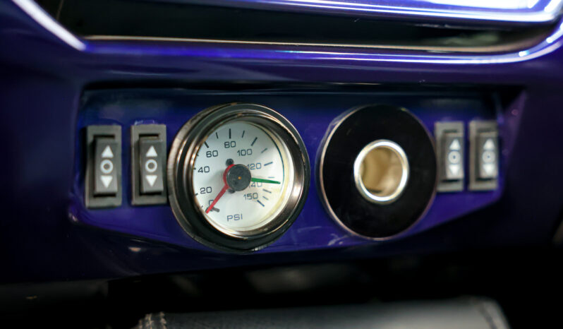 
								Pontiac Bonneville full									