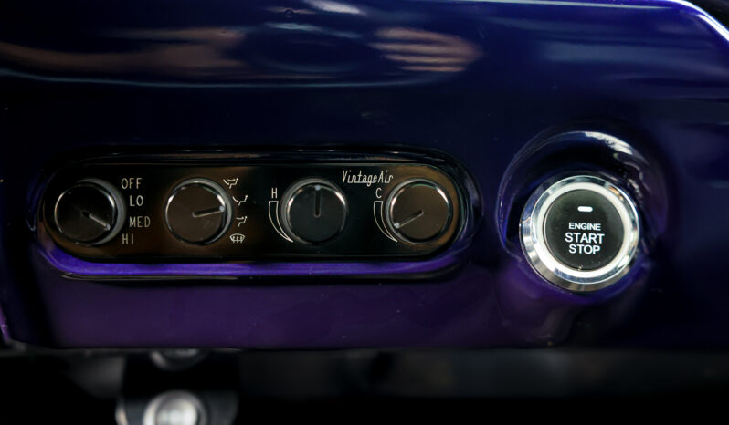 
								Pontiac Bonneville full									