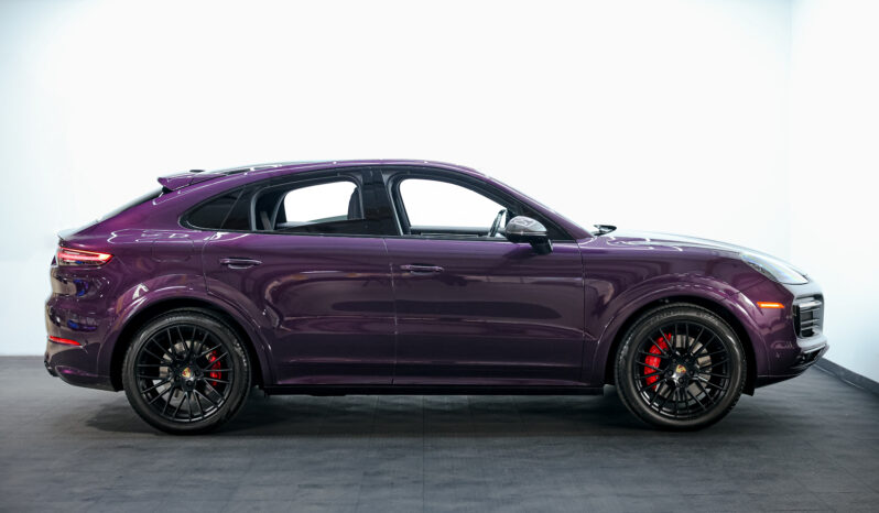 
								2022 Porsche Cayenne GTS full									
