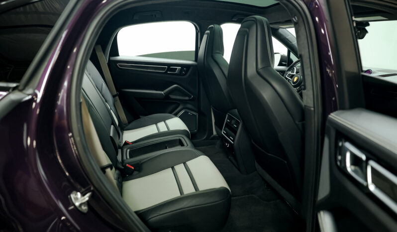 
								2022 Porsche Cayenne GTS full									