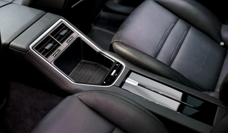 
								2019 Porsche Panamera E Hybrid full									