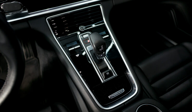 
								2019 Porsche Panamera E Hybrid full									