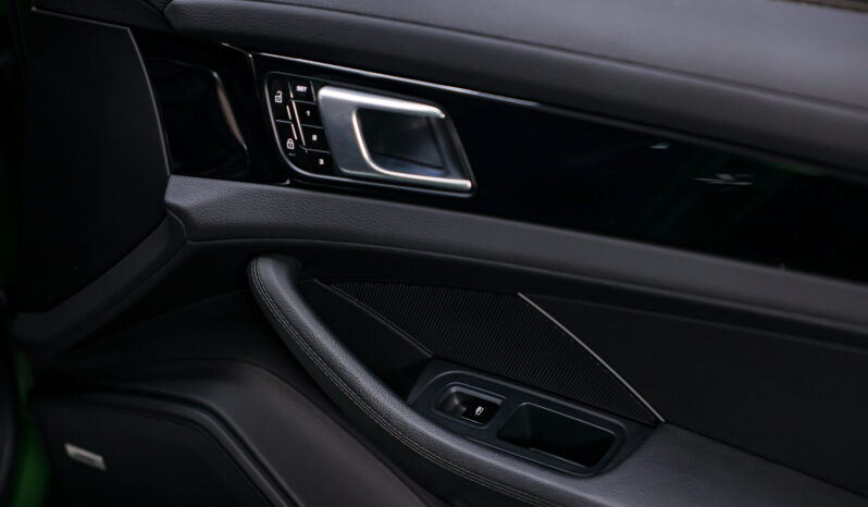 
								2019 Porsche Panamera E Hybrid full									