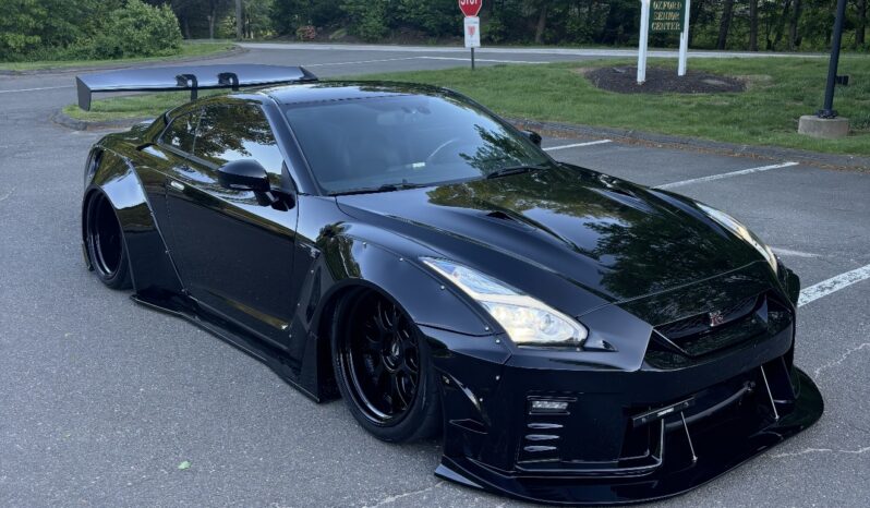 
								2017 Nissan GT-R full									