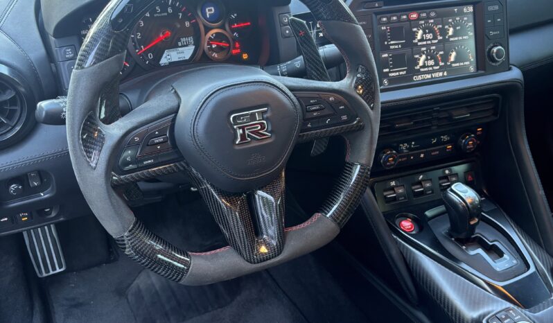 
								2017 Nissan GT-R full									