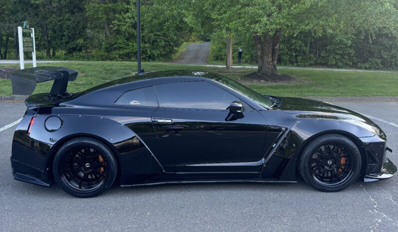 
								2017 Nissan GT-R full									