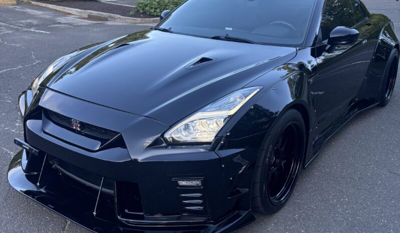 
								2017 Nissan GT-R full									