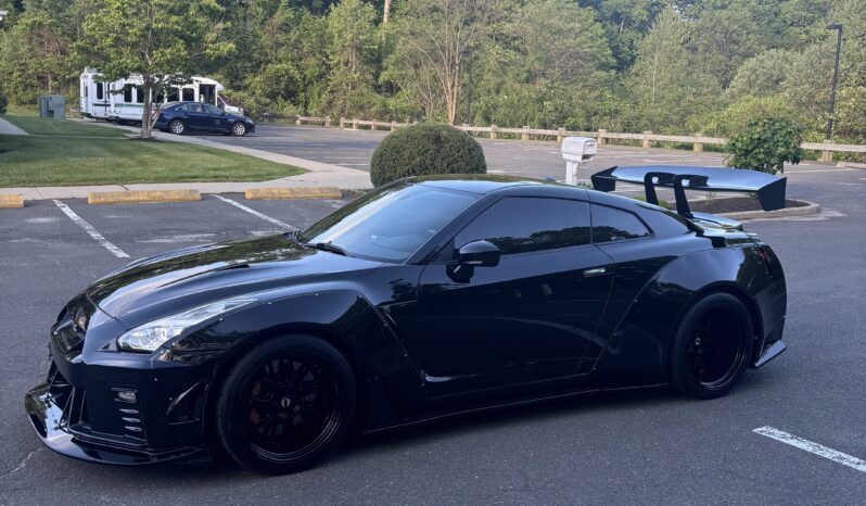 
								2017 Nissan GT-R full									