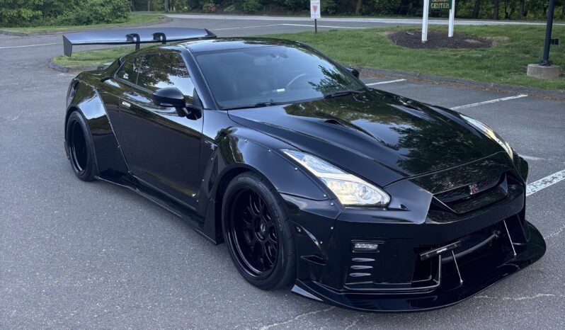 
								2017 Nissan GT-R full									