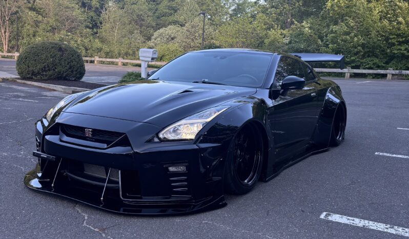 
								2017 Nissan GT-R full									