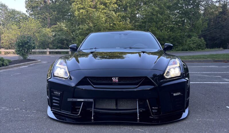 
								2017 Nissan GT-R full									