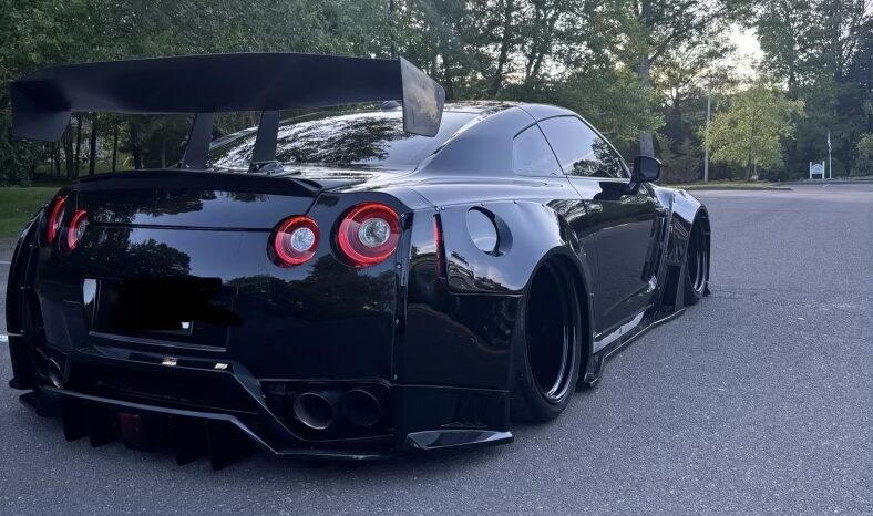 
								2017 Nissan GT-R full									