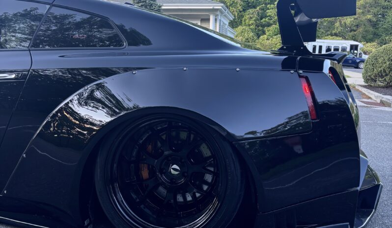 
								2017 Nissan GT-R full									